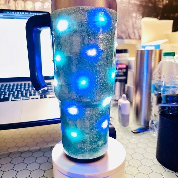 LED Light-Up Epoxy Tumbler with Handle 30 oz - Picture 4 of 4
